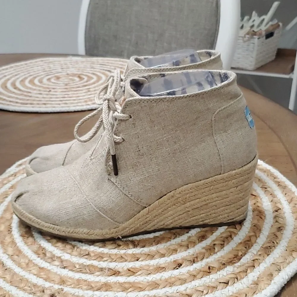 TOMS Tan Canvas Espadrille Wedges, Size 8.5